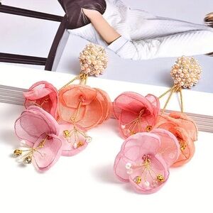 Gorgeous Pearl flower earrings 🌸❤️